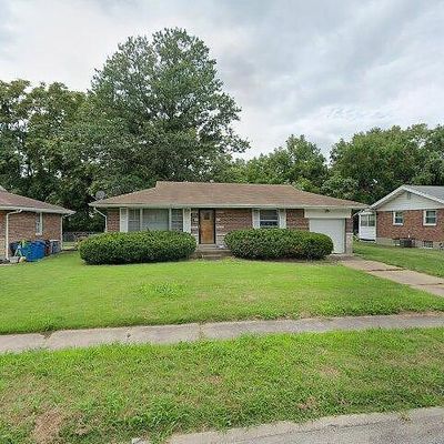 247 Royce Dr, Saint Louis, MO 63135