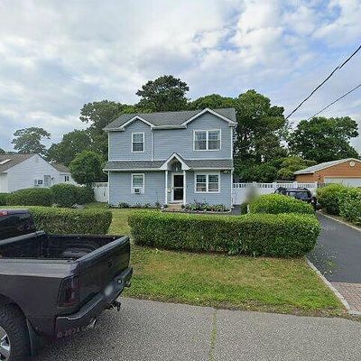 27 Academy Ln, Oakdale, NY 11769