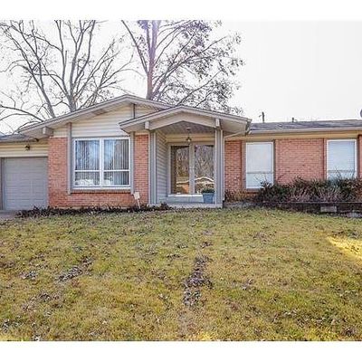 2378 La Cuesta Dr, Florissant, MO 63031