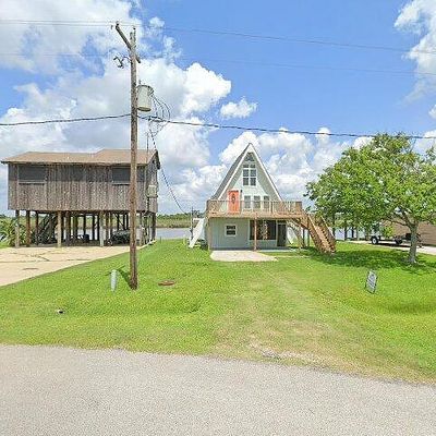 239 Redfish Dr, Freeport, TX 77541