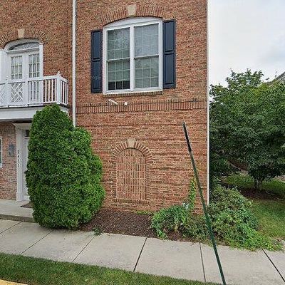 2427 Huntington Park Dr, Alexandria, VA 22303