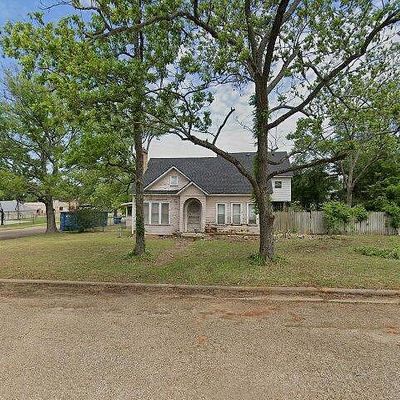 301 E Calvert St, Troup, TX 75789