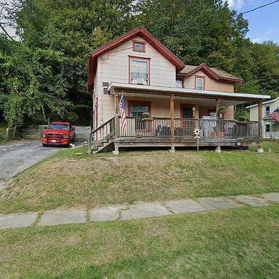 32 Park Rd E, Castile, NY 14427