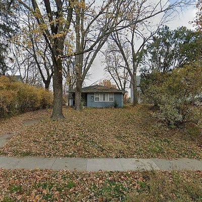 406 Lincoln St, Pella, IA 50219