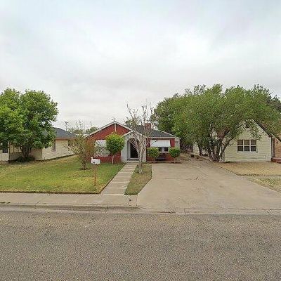 418 Zauk Ave, Dumas, TX 79029