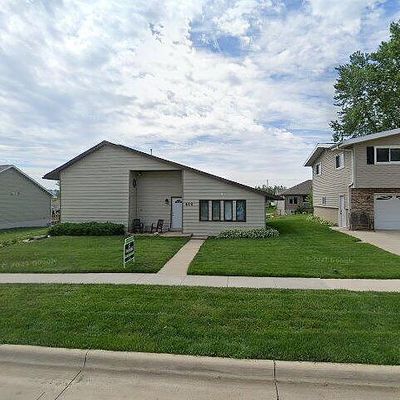 419 Heritage Rd, Cedar Falls, IA 50613