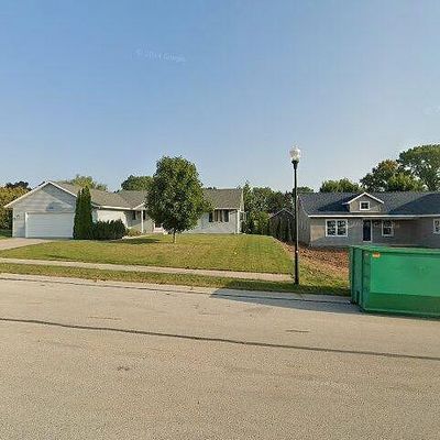 402 Eastfield Dr, Oostburg, WI 53070