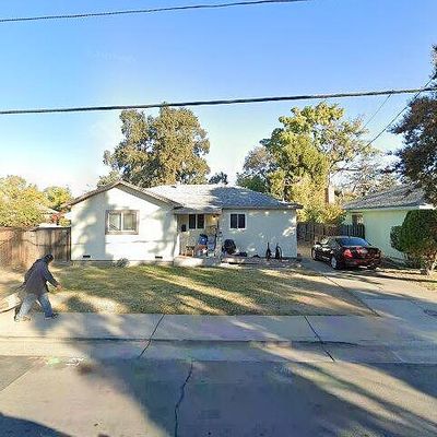 4861 Iowa Ave, Sacramento, CA 95824