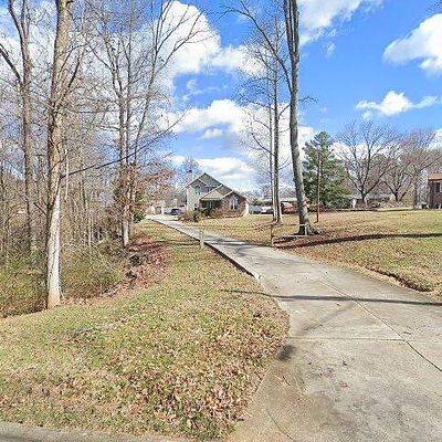 511 Lindsay St, Kernersville, NC 27284