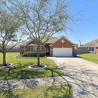 601 Pelican Harbour Dr, Texas City, TX 77590