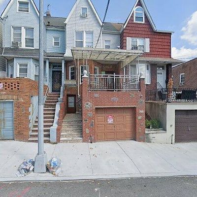 6811 52 Nd Dr, Maspeth, NY 11378