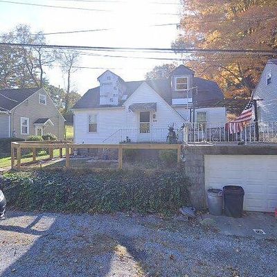 697 Oak St, Crescent, PA 15046