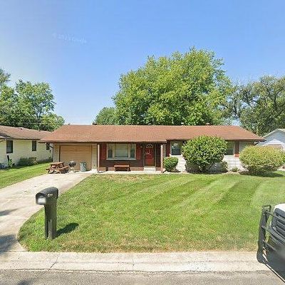 704 Pike Dr E, Highland, IL 62249