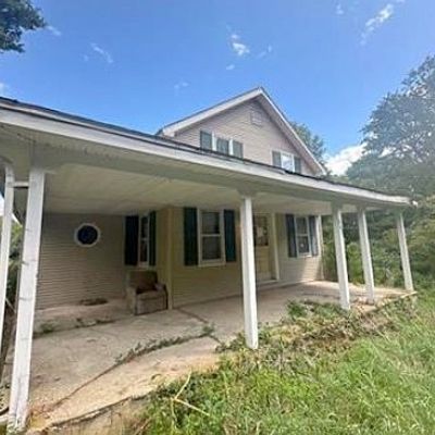 633 Avoy Rd, Lake Ariel, PA 18436