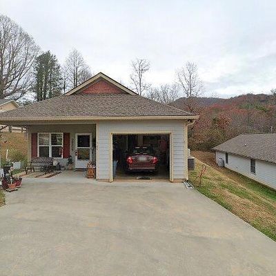 786 Bel Aire Cmns, Hiawassee, GA 30546