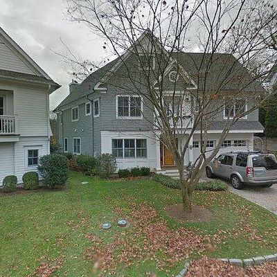 8 Oakleigh Ct, Norwalk, CT 06853