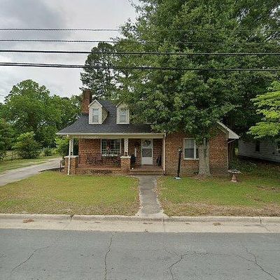 803 Mckoy St, Clinton, NC 28328