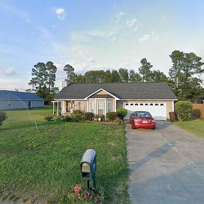 812 S Buckeye Dr, Raeford, NC 28376