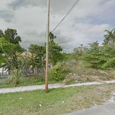 8275 Nw 4 Th Ave, Miami, FL 33150