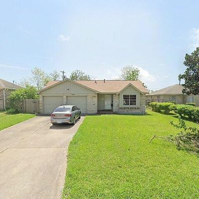 7505 Hummingbird Ln, Texas City, TX 77591