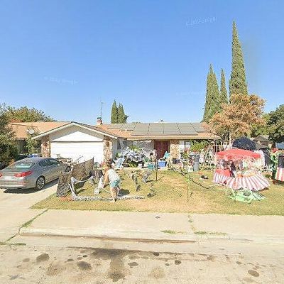 900 Cherry Ln, Lemoore, CA 93245