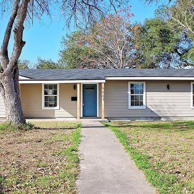 1003 E Randall St, Beeville, TX 78102