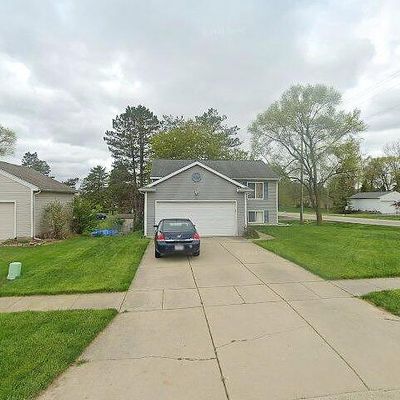 102 Country Lake Dr, Potterville, MI 48876