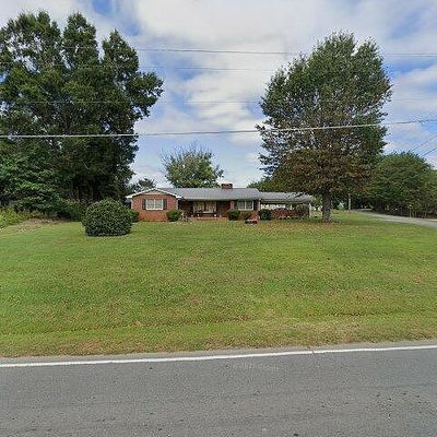 1131 N Main St, Walnut Cove, NC 27052