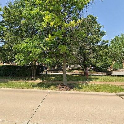 1147 Town And Four Parkway Dr, Saint Louis, MO 63141