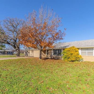 115 W Clay St, Montague, TX 76251