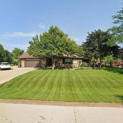 11898 W Woodland Cir, Hales Corners, WI 53130