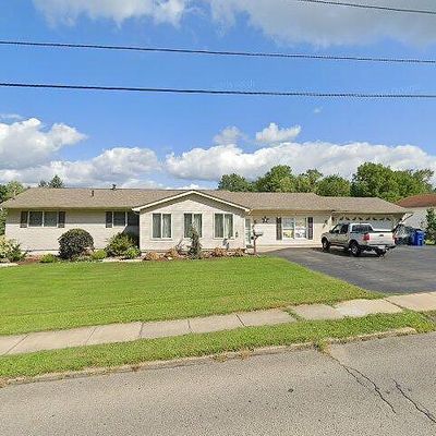 108 Moore St, Hubbard, OH 44425