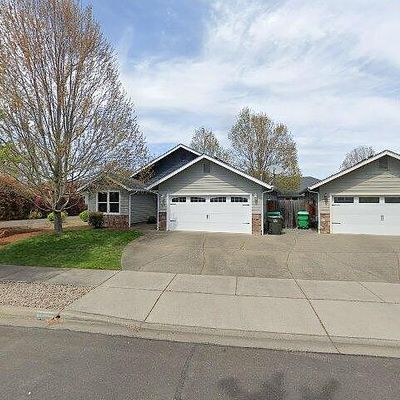 1268 Sw Sturgeon Ct, Grants Pass, OR 97527