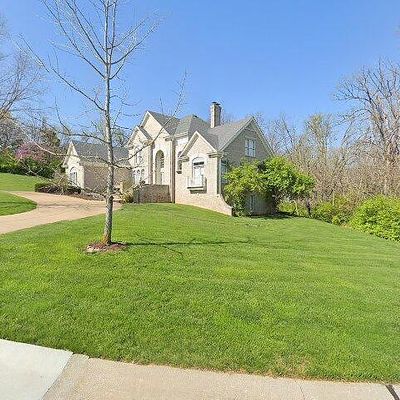 12817 Topping Woods Estate Dr, Saint Louis, MO 63131