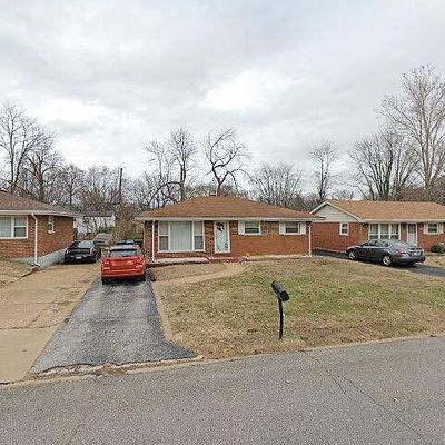 1203 Senate Dr, Saint Louis, MO 63138