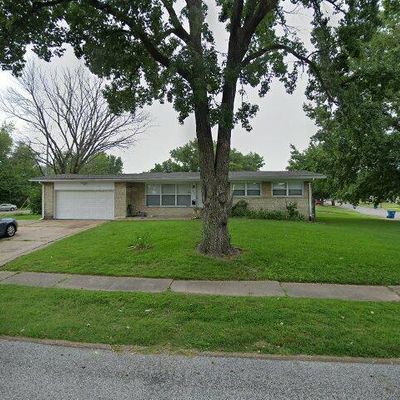 1501 Nesbit Dr, Saint Louis, MO 63136