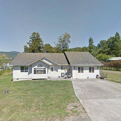 153 Leisure St, Glide, OR 97443