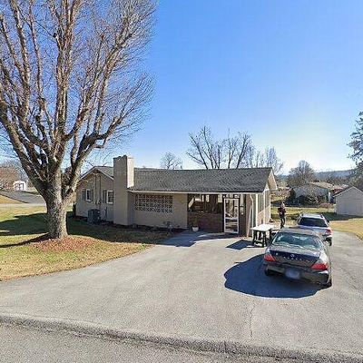 146 Greenbriar Ln, Johnson City, TN 37615