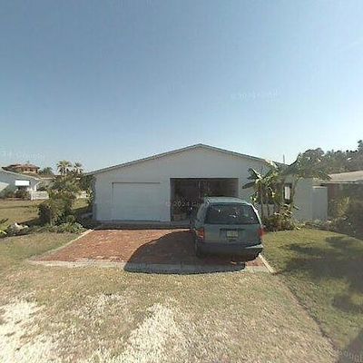 17613 1 St St E, Redington Shores, FL 33708