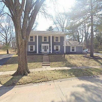 17 White Plains Dr, Chesterfield, MO 63017