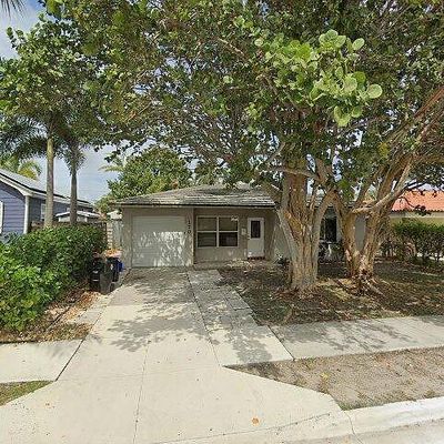 170 Wellesley Dr, Lake Worth Beach, FL 33460