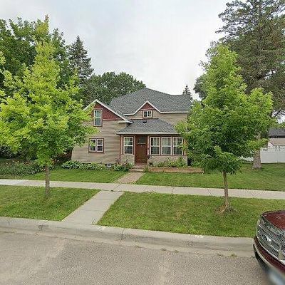 211 N Cedar St, Chaska, MN 55318