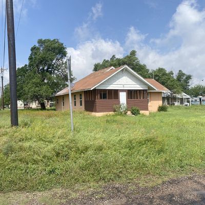 211 S Texas St, Shamrock, TX 79079