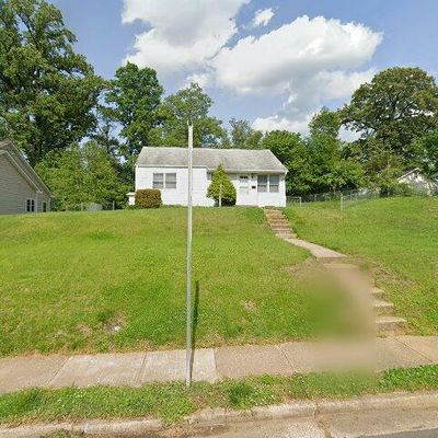 1927 Griffith Rd, Falls Church, VA 22043