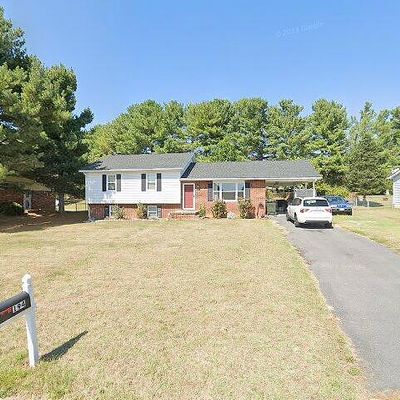 194 Cambridge Dr, Stuarts Draft, VA 24477