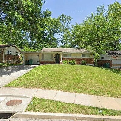 2345 Berwyn Dr, Saint Louis, MO 63136