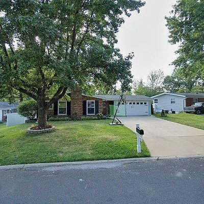 2923 Mid Course Dr, Saint Louis, MO 63125