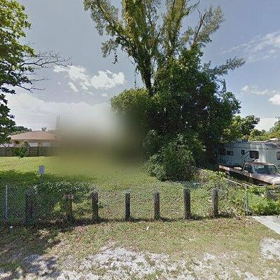 2924 Nw 51st St, Miami, FL 33142