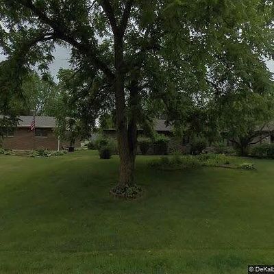 302 Dunkery Dr, Sycamore, IL 60178