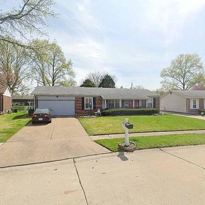 2600 Bradwell Dr, Florissant, MO 63033